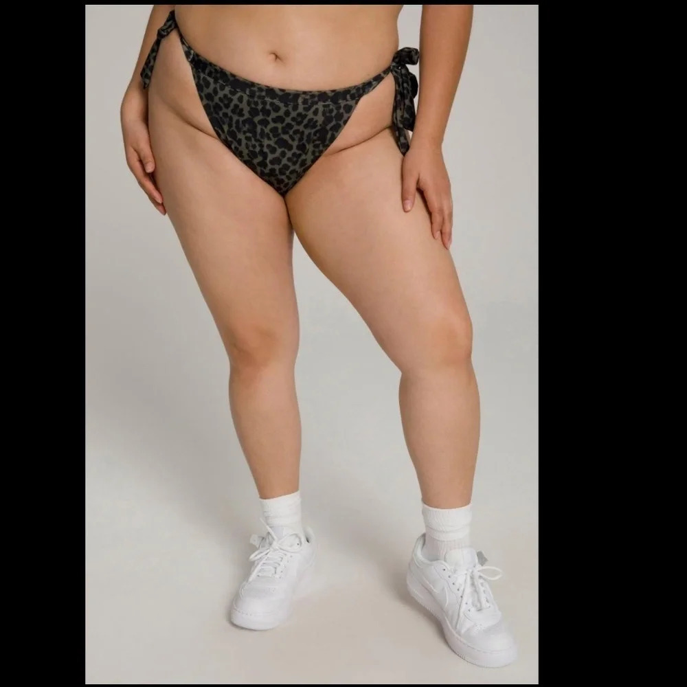 Good American Hip Hug Swim Bottom Sage Green Leopard Womens Size 7 4XL Bikini
